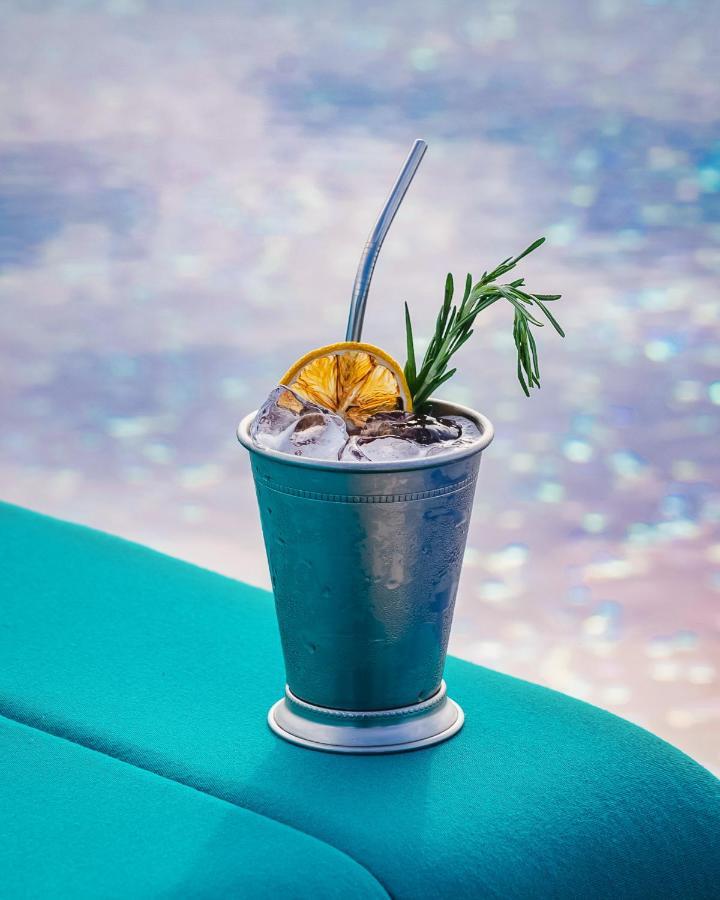 סינגפור The Outpost Hotel Sentosa By Far East Hospitality (Adults Only) מראה חיצוני תמונה A Moscow Mule cocktail