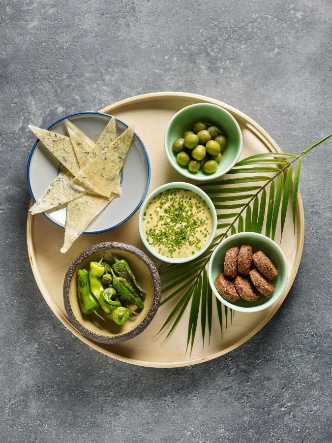 סינגפור The Outpost Hotel Sentosa By Far East Hospitality (Adults Only) מראה חיצוני תמונה A selection of tapas