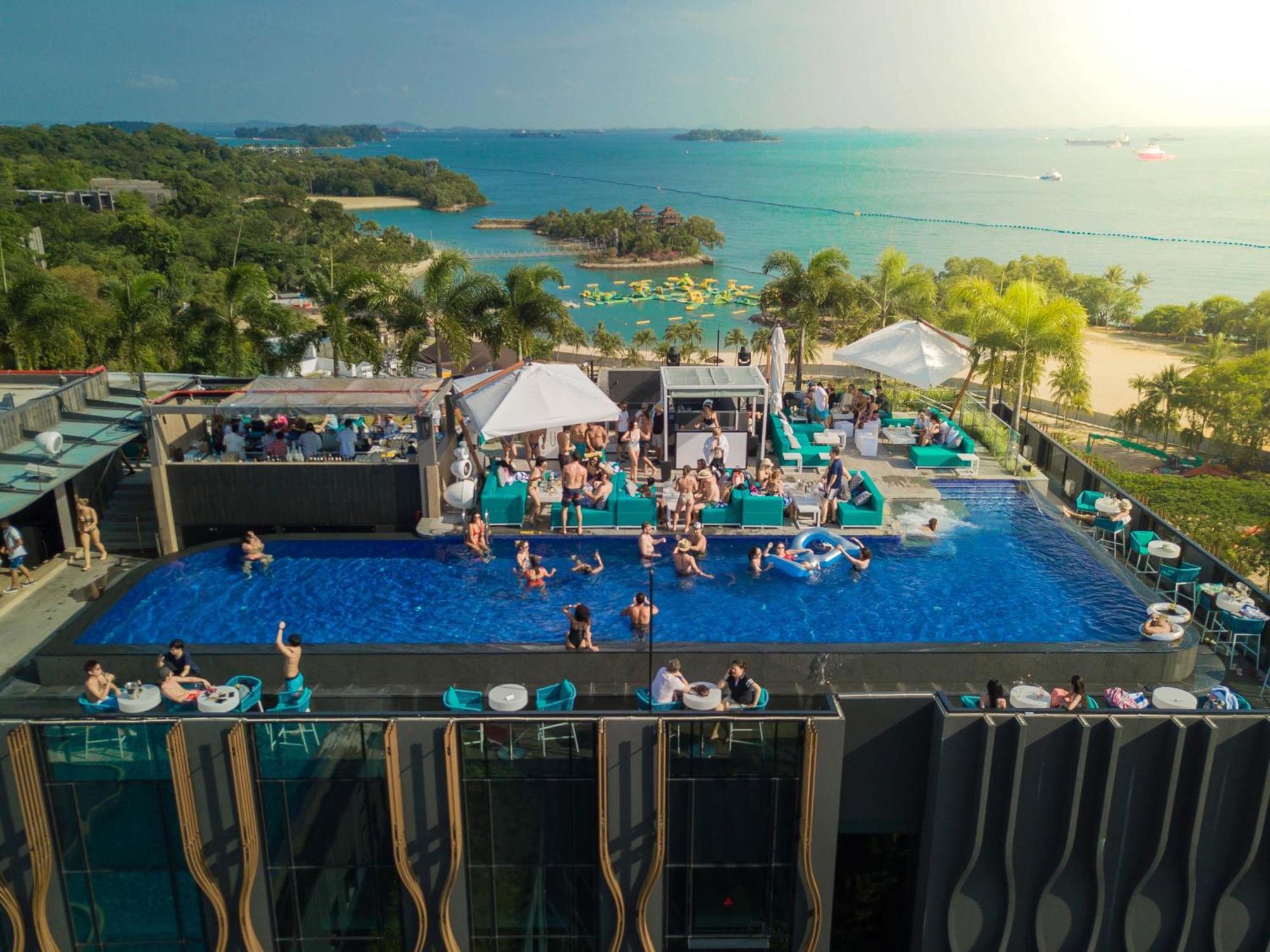 סינגפור The Outpost Hotel Sentosa By Far East Hospitality (Adults Only) מראה חיצוני תמונה The rooftop pool at the U Sathorn