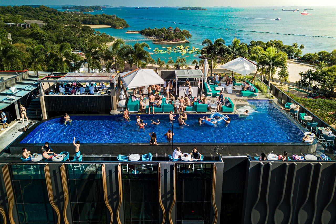 סינגפור The Outpost Hotel Sentosa By Far East Hospitality (Adults Only) מראה חיצוני תמונה The rooftop pool at the hotel